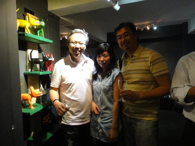 101 Show Trio Posing At Gallery